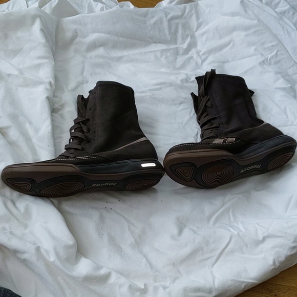 Reebok's easy tone - Picture 1 of 2